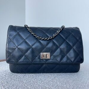 Chanel reissue 2.55 WOC black metallic, aged silver metal vintage